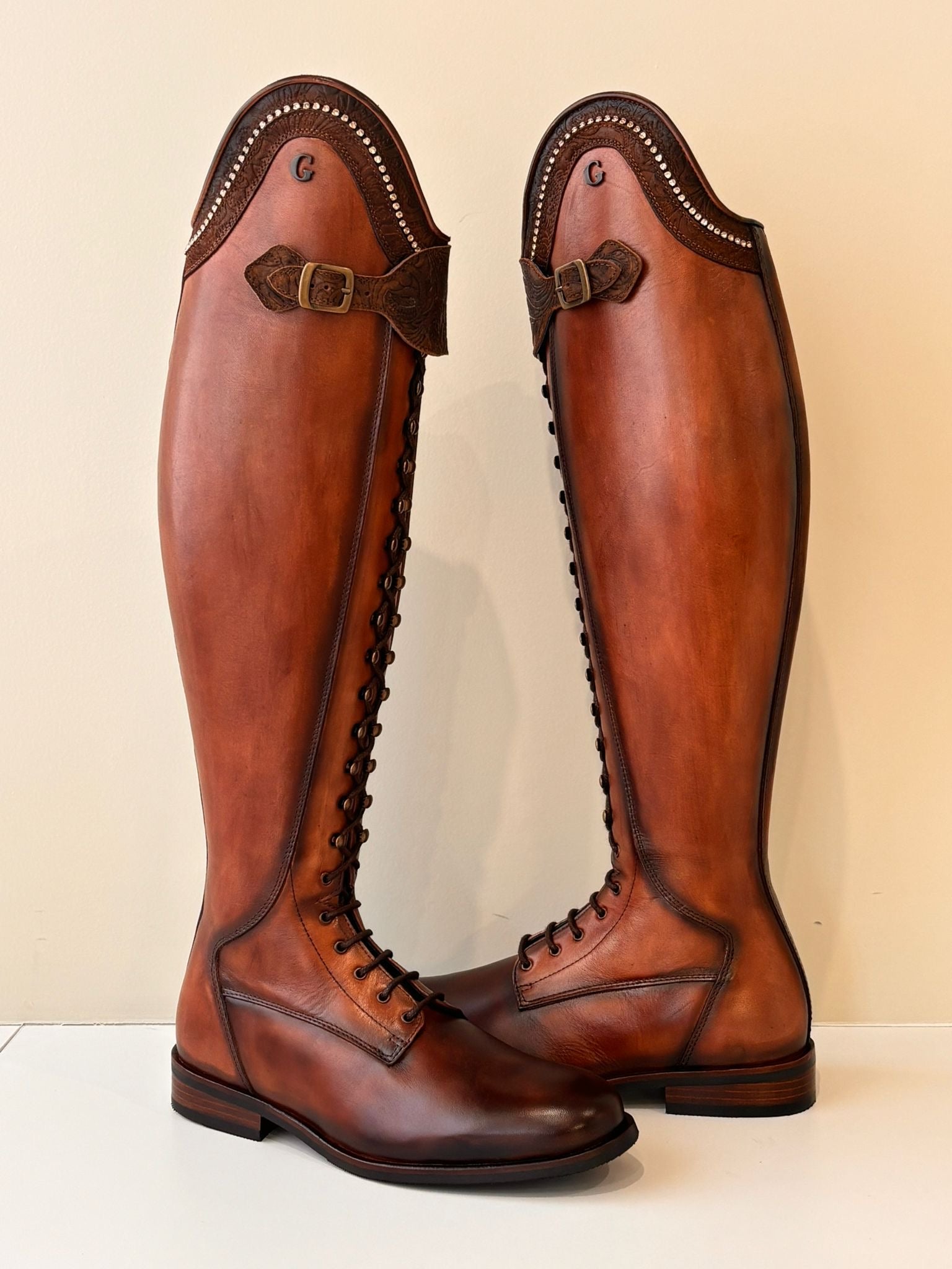 The art of handpainted leather